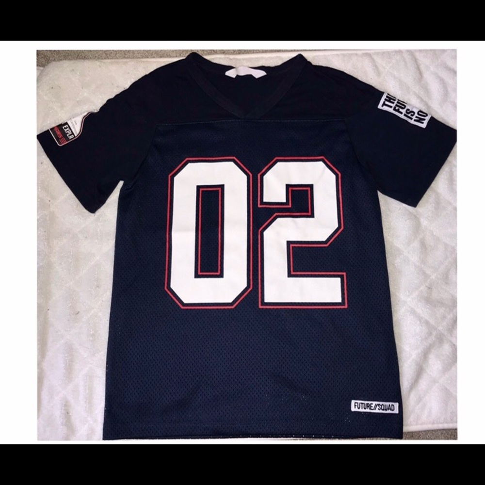 H&M navy blue double layer mesh v neck t shirt size 8-10Y